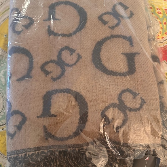 Guess Tan and Black Cape Elegant Outerwear - Picture 4 of 4